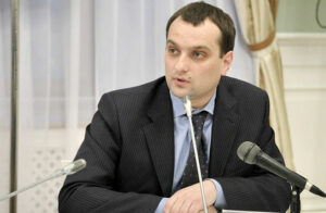 Самовыдвиженец Андрей Ваврыш подкупает избирателей за 200 гривень